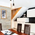 Alpenlandhaus Alte Schule Apartman Lermoos