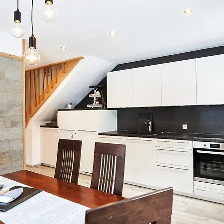 Alpenlandhaus Alte Schule レルモース